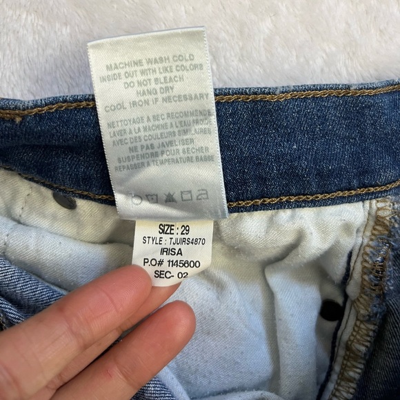Joe’s Jeans 6” Cuff Denim Shorts Irisa Wash Size 29 Distressed Casual - Picture 10 of 15